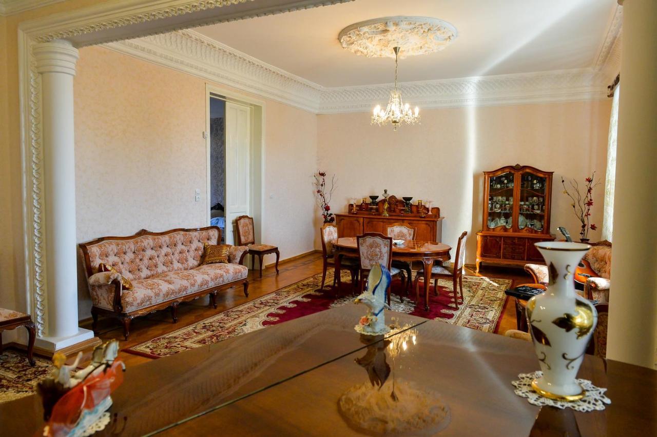 Gold Guest House Kutaisi Exteriör bild