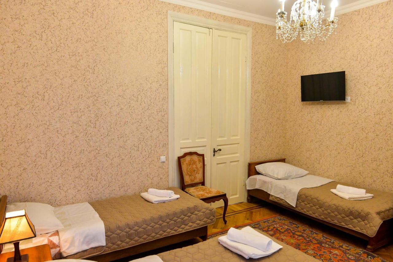 Gold Guest House Kutaisi Exteriör bild