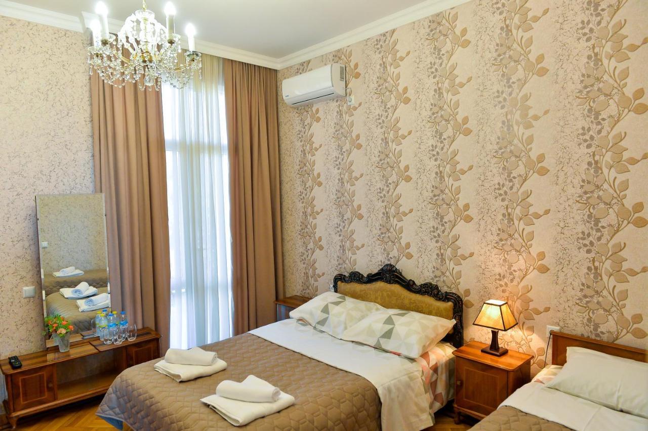 Gold Guest House Kutaisi Exteriör bild