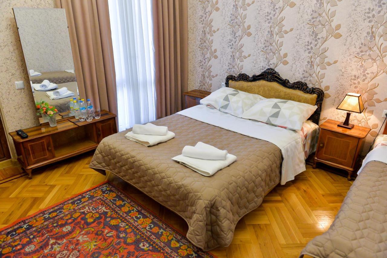 Gold Guest House Kutaisi Exteriör bild